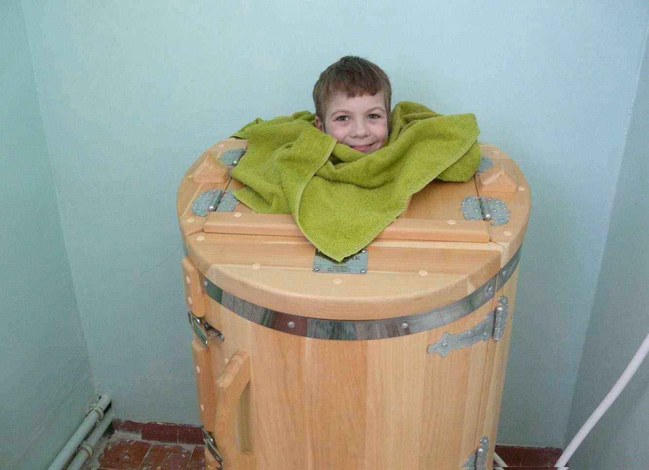 Детский дом «Рассвет» получил кедровую бочку от компании «РосПар» Детский дом «Рассвет» получил кедровую бочку от компании «РосПар»